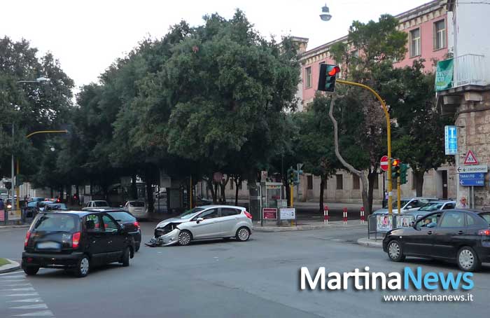 Incidente al semaforo di Corso Italia