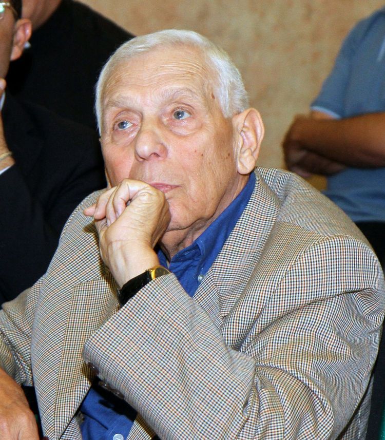 Mario Caroli: un passo indietro