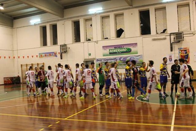 Esordio in casa scoppiettante per la Real Five: vittoria nel derby con l’Olympique