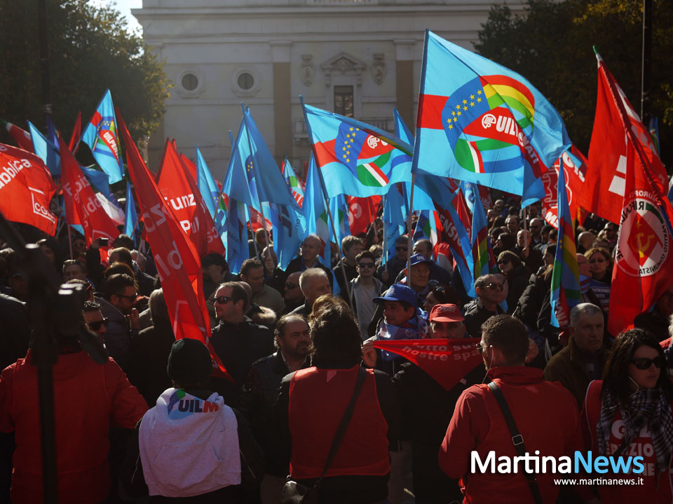 Stipendi di 1.100 euro netti, in Puglia 46 tavoli di crisi. Oggi sciopero generale