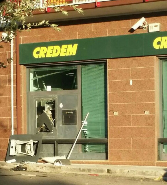 Ceglie Messapica: Assalto con esplosivo al bancomat