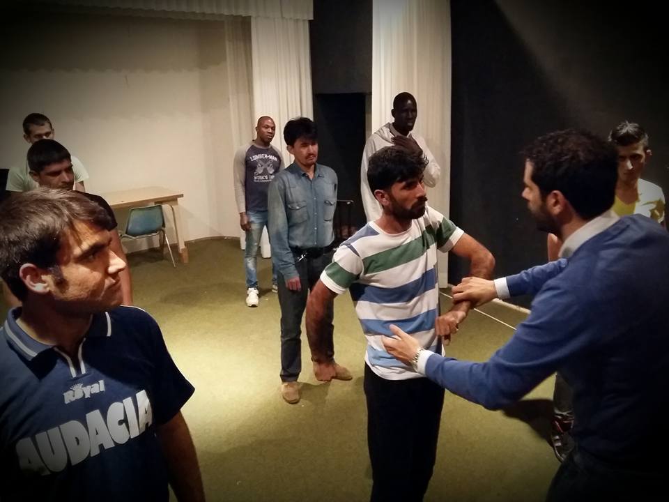 Con…fini che si incontrano. I ragazzi dello Sprar sul palco con un progetto teatrale