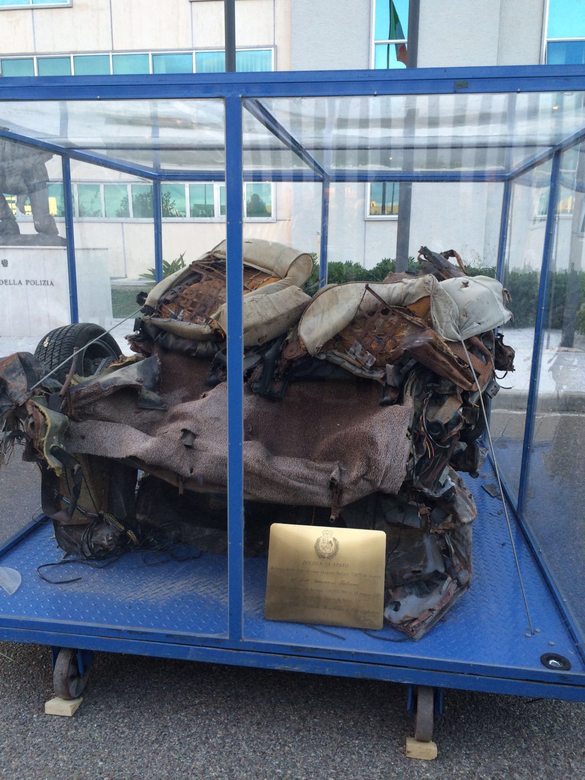 A Taranto l’auto del giudice Falcone