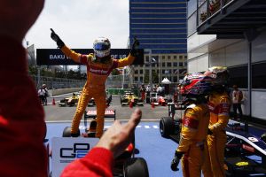 Un grande Giovinazzi vince Gara 1 nel nuovo circuito di Baku