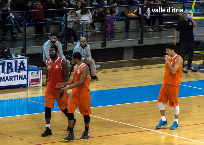 Basket. Stretta sugli extracomunitari. Partono Carmon e Grey