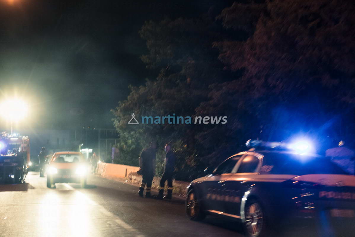 SS 172, un’auto ribaltata dopo l’incrocio per Cisternino