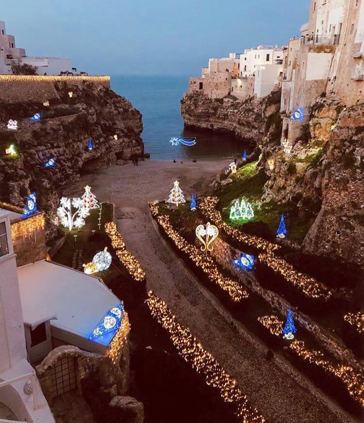 5 euro per visitare le luminarie natalizie di Polignano. Scoppia la polemica sui social