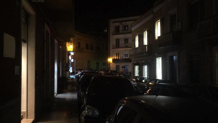 Ieri insegne spente in zona Via Serranuda: protesta contro le tasse o contro l’Amministrazione?