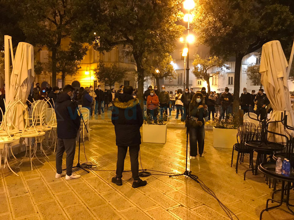 Ristoratori e scuole di ballo in piazza. Forse sospesa la ZTL per i clienti dell’asporto