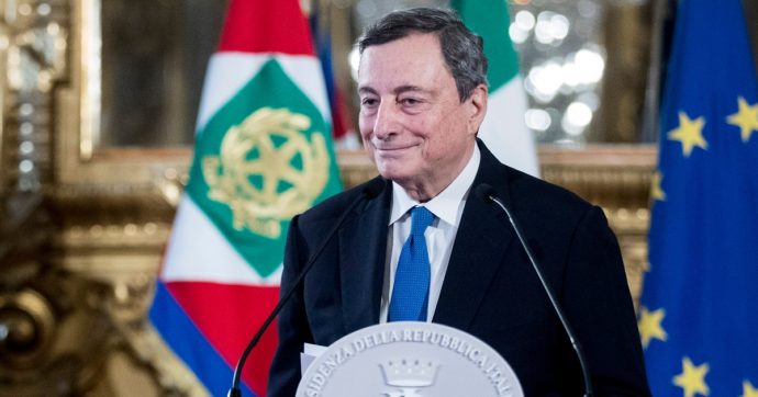 “Governo non politico ma di sacrificio, l’unità è un dovere”: il discorso di Draghi
