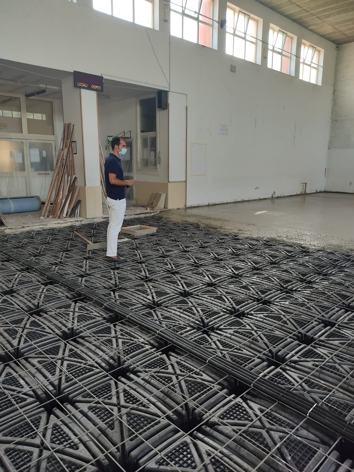 Lavori pubblici: iniziata la risistemazione del pavimento della palestra comunale “Lino Calella” a Locorotondo