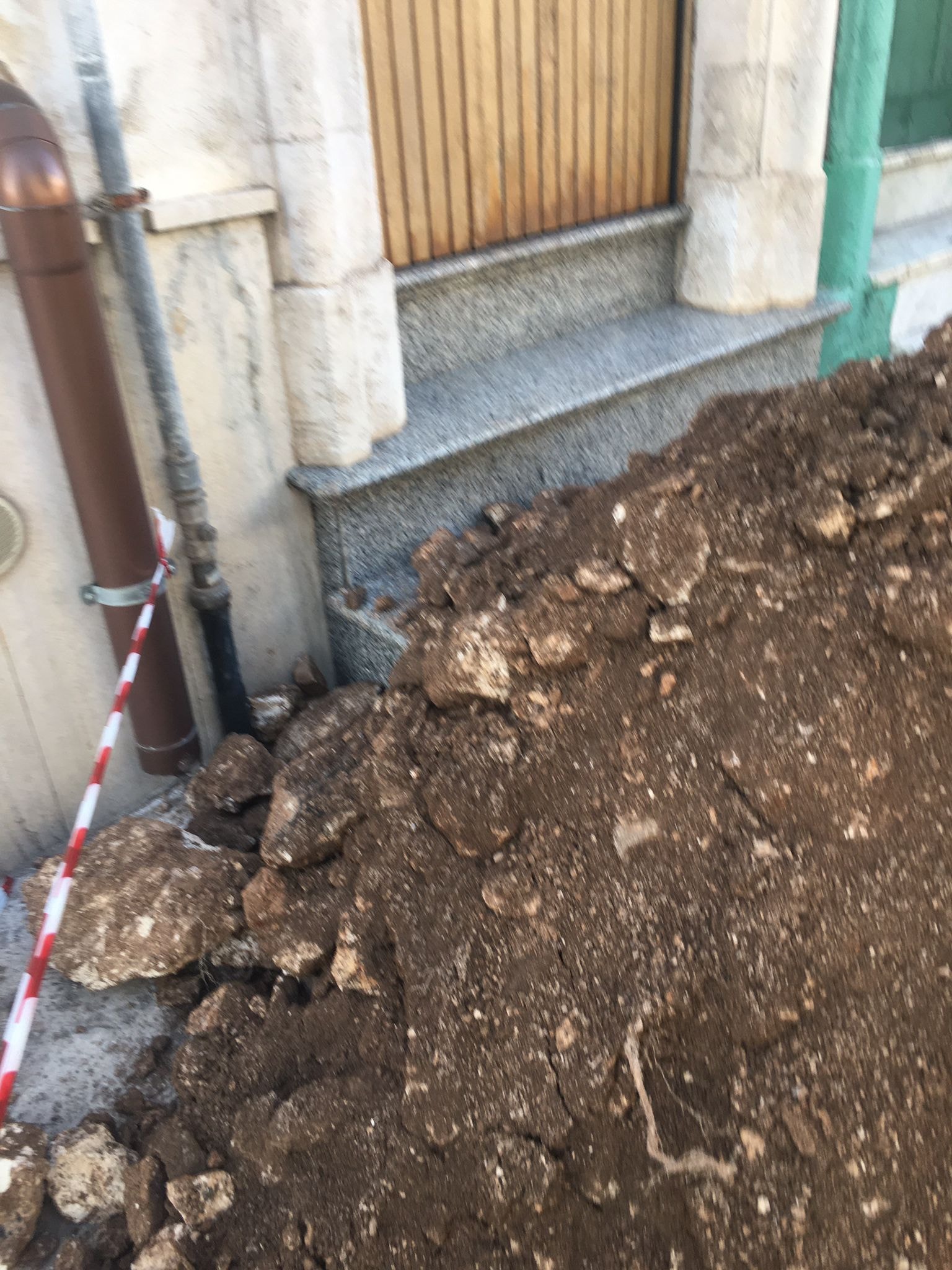 Famiglia lasciata fuori casa per i lavori. Palazzo Ducale chiede spiegazioni a Polizia Locale e Lavori Pubblici