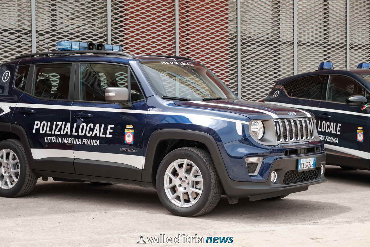 Investita mentre sale in auto, pirata della strada fugge: rintracciato in poche ore