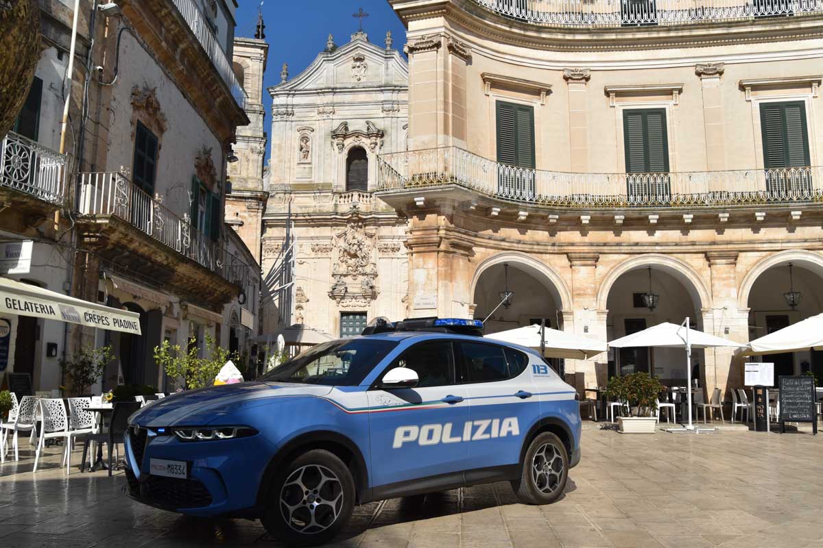 Sicurezza. M5S al Governo: meno fondi per i centri in Albania e più soldi per forze dell’ordine e videosorveglianza