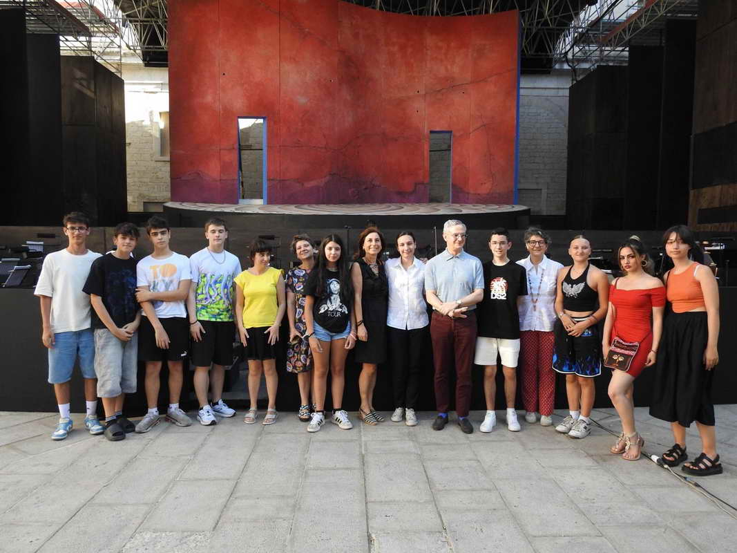 Arte e cultura. I ragazzi dell’IISS da Vinci dietro le quinte del “Festival”