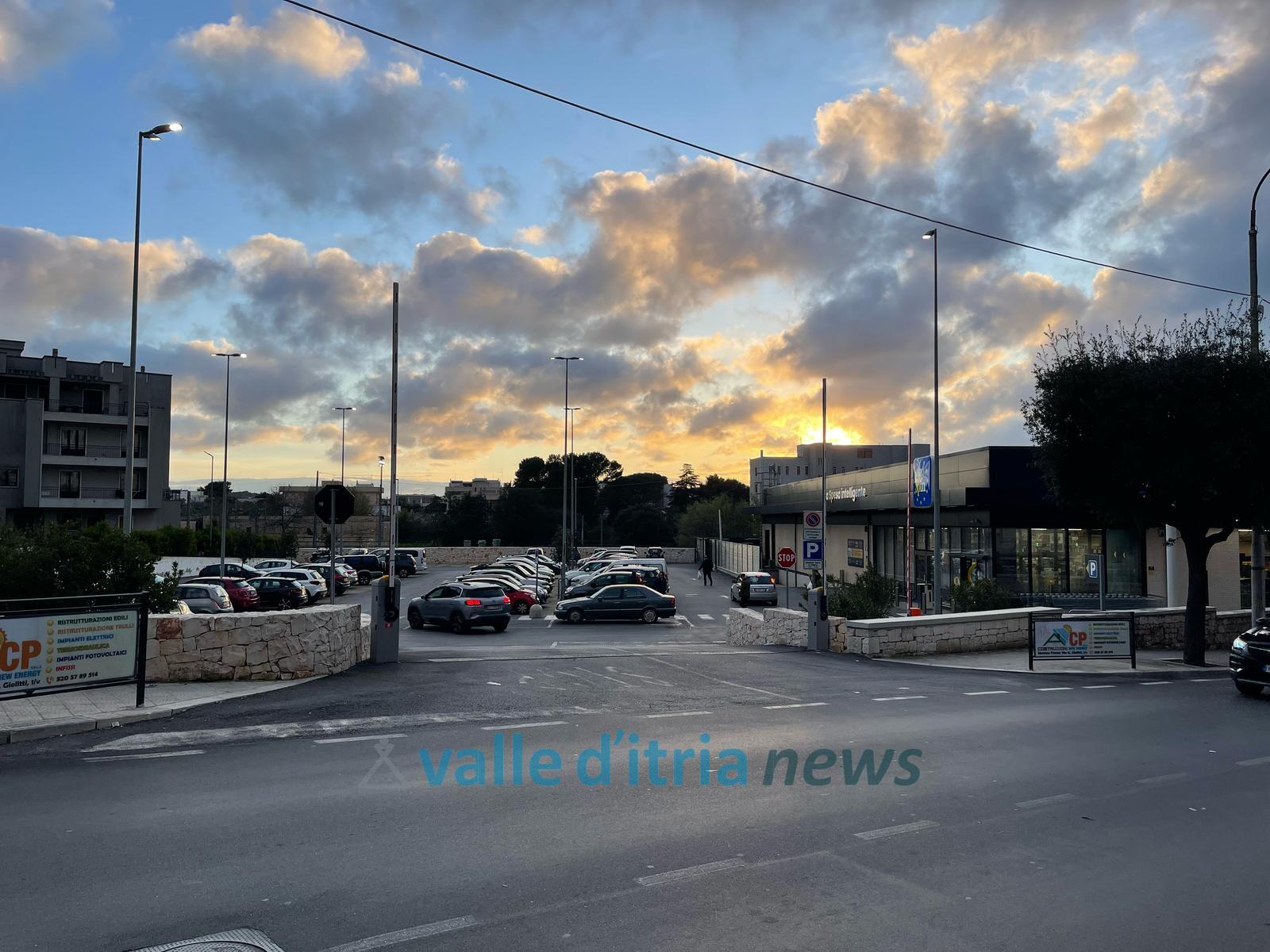 Il parcheggio dell’Eurospin sarà aperto anche di notte (per ora)