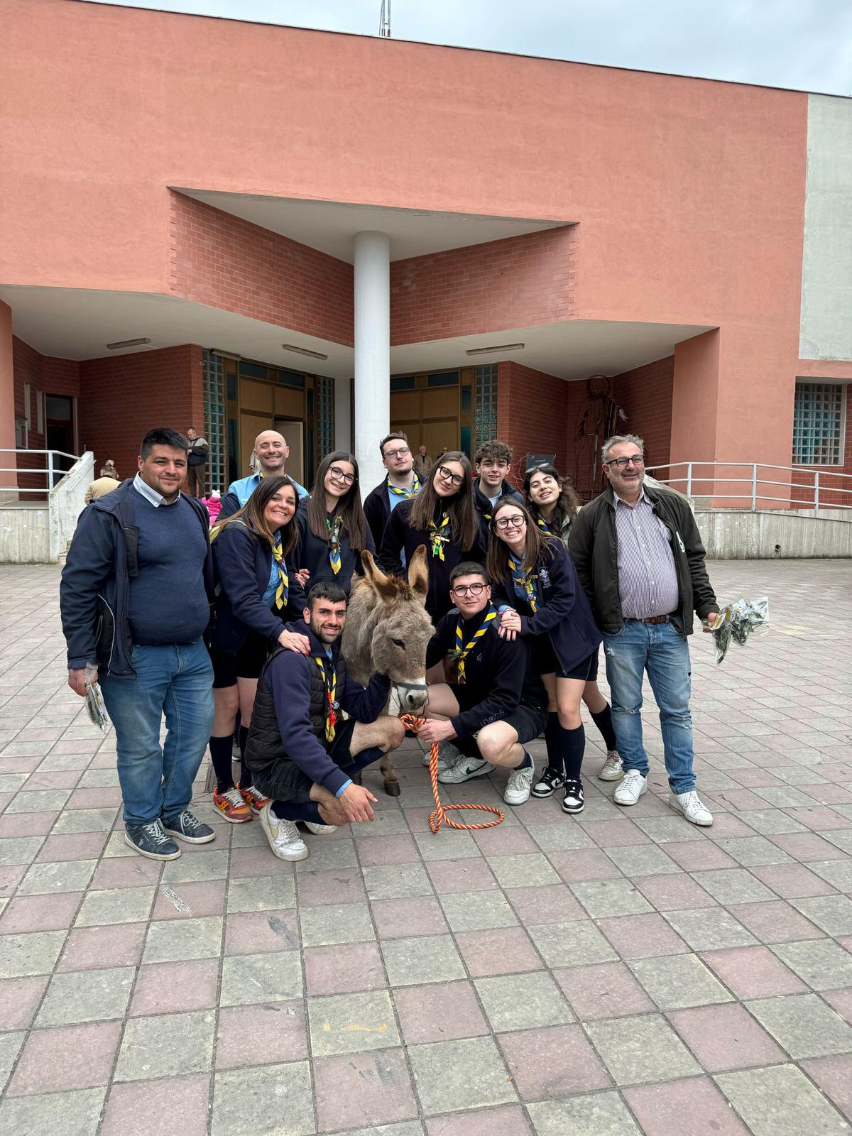 Un asinello per Enziteto: i ragazzi scout del Martina Franca 1 portano la gioia nel quartiere di Bari