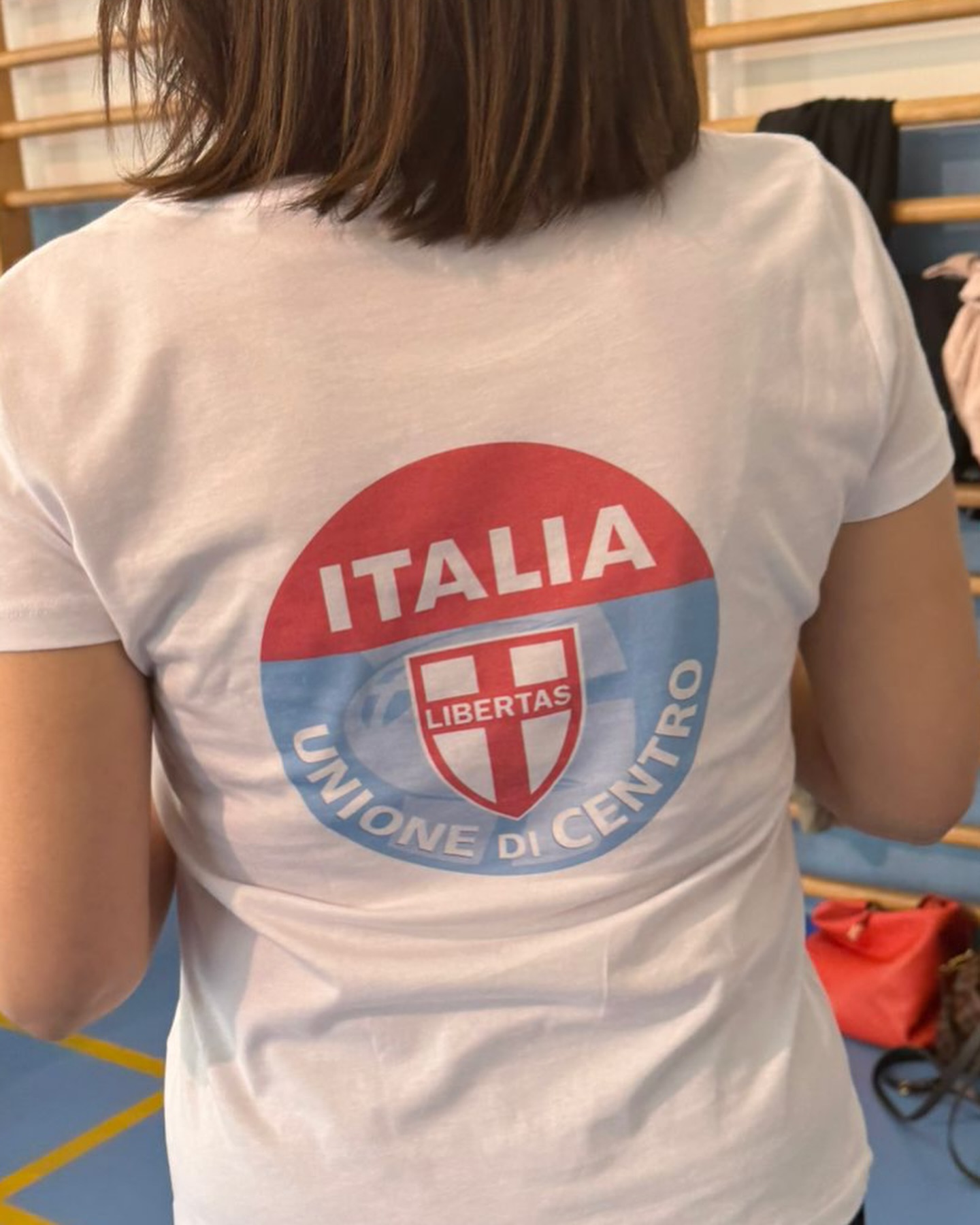 Un partito porta l’autodifesa a scuola. Il Comune interviene: “Stop ai partiti”