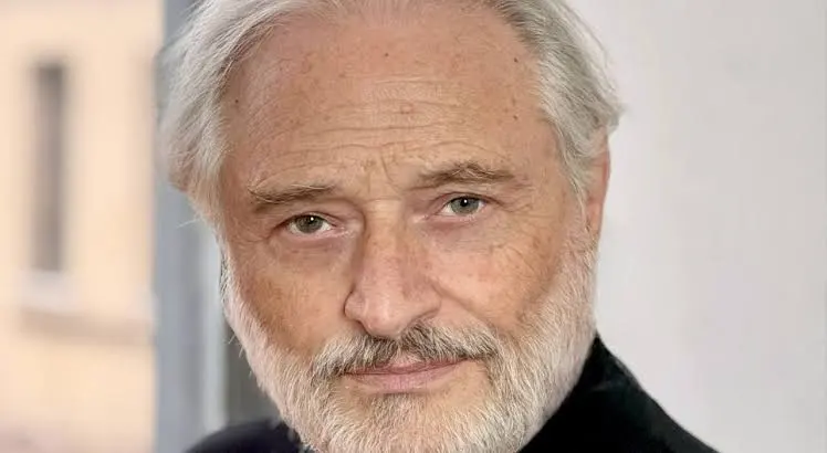 Amedeo Minghi live al “Nuovo”: l’Amministrazione consegna un premio al cantautore romano