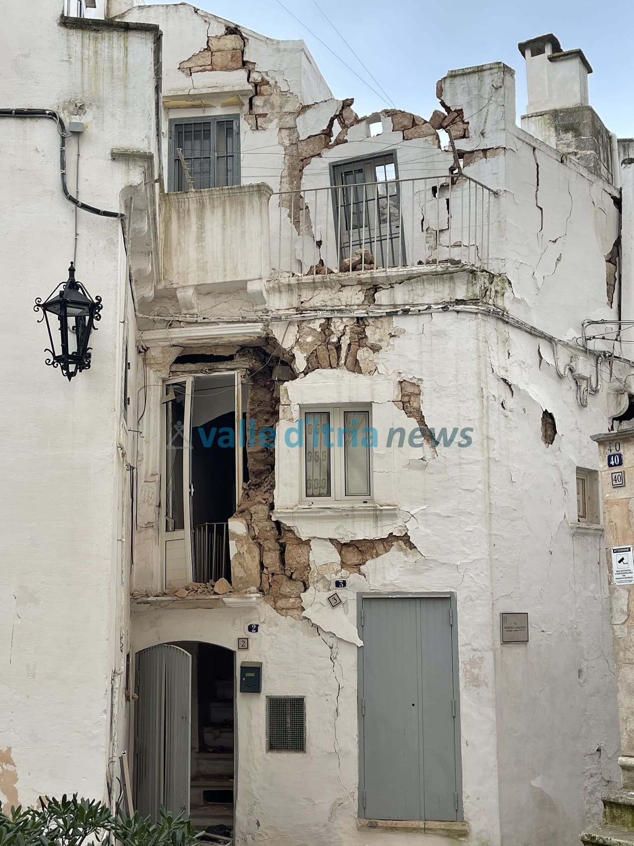 Centro storico. Fuga di gas e esplosione. Un ferito