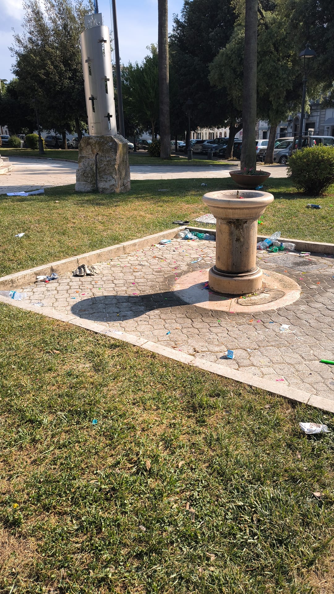 Fine anno a colpi di uova. La scuola sospende la festa